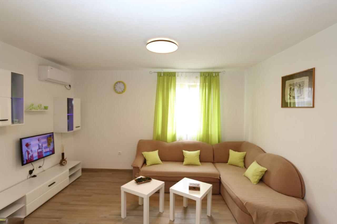 Apartments Mirjana Šilo Esterno foto